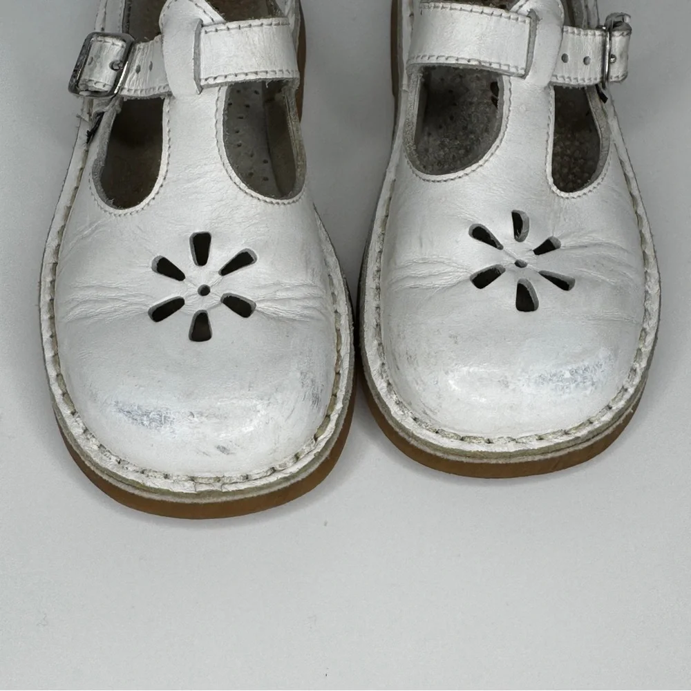 Aster Dingo Mary Jane Leather Shoes Girl 11 White Closed Toe Sandals Dress Shoes